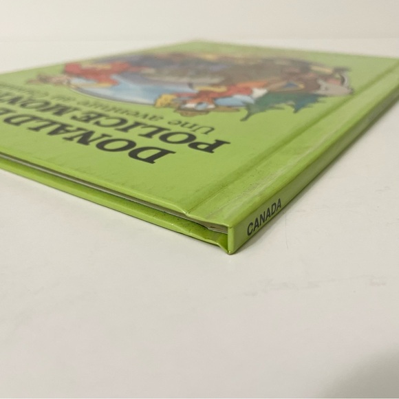 Disney's French Donald Et La Police Montée Une Aventure Au Canada Book - Picture 9 of 16